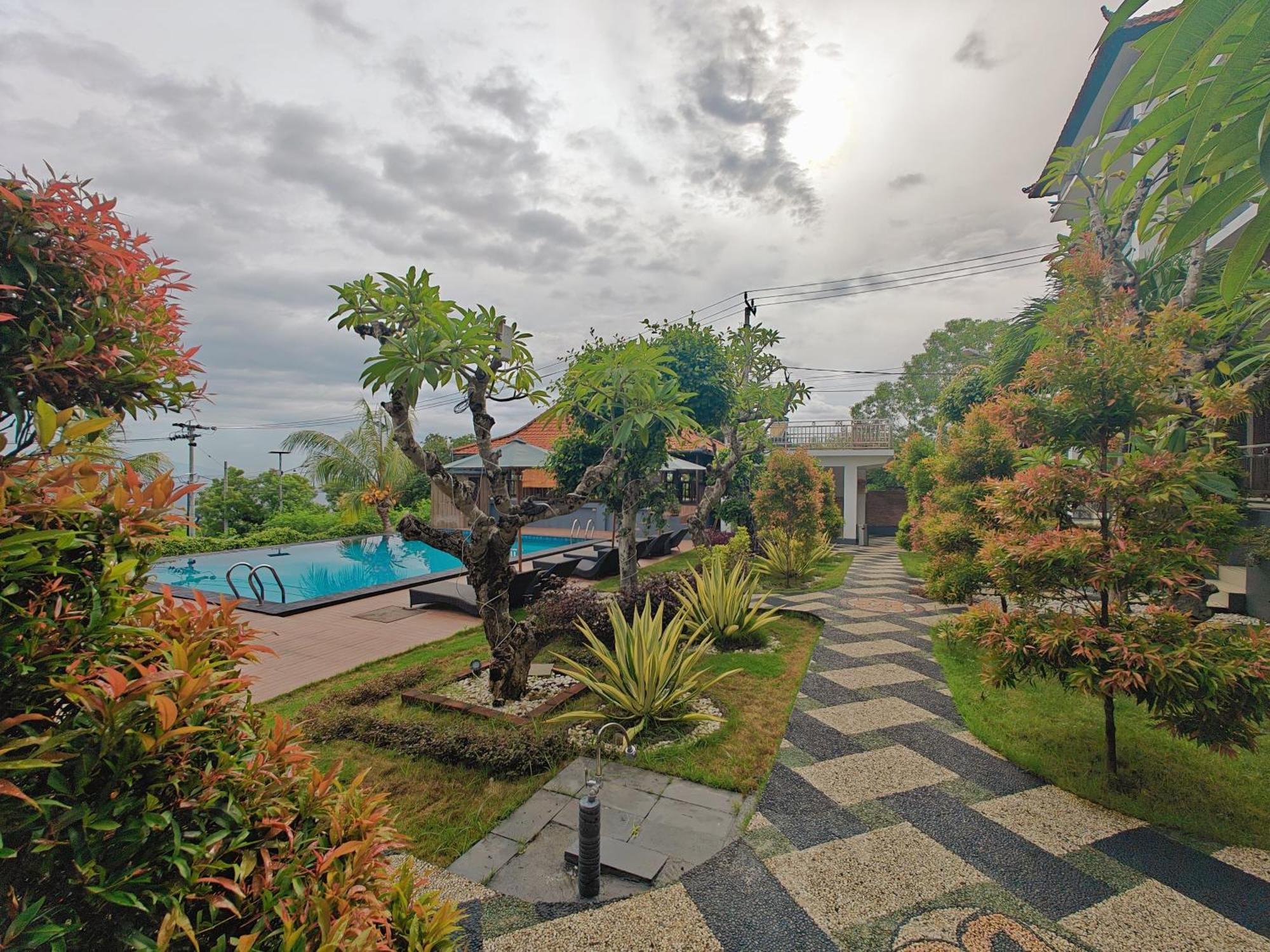 Nusa Sedayu Hotel By Ocean View Batununggul Kültér fotó